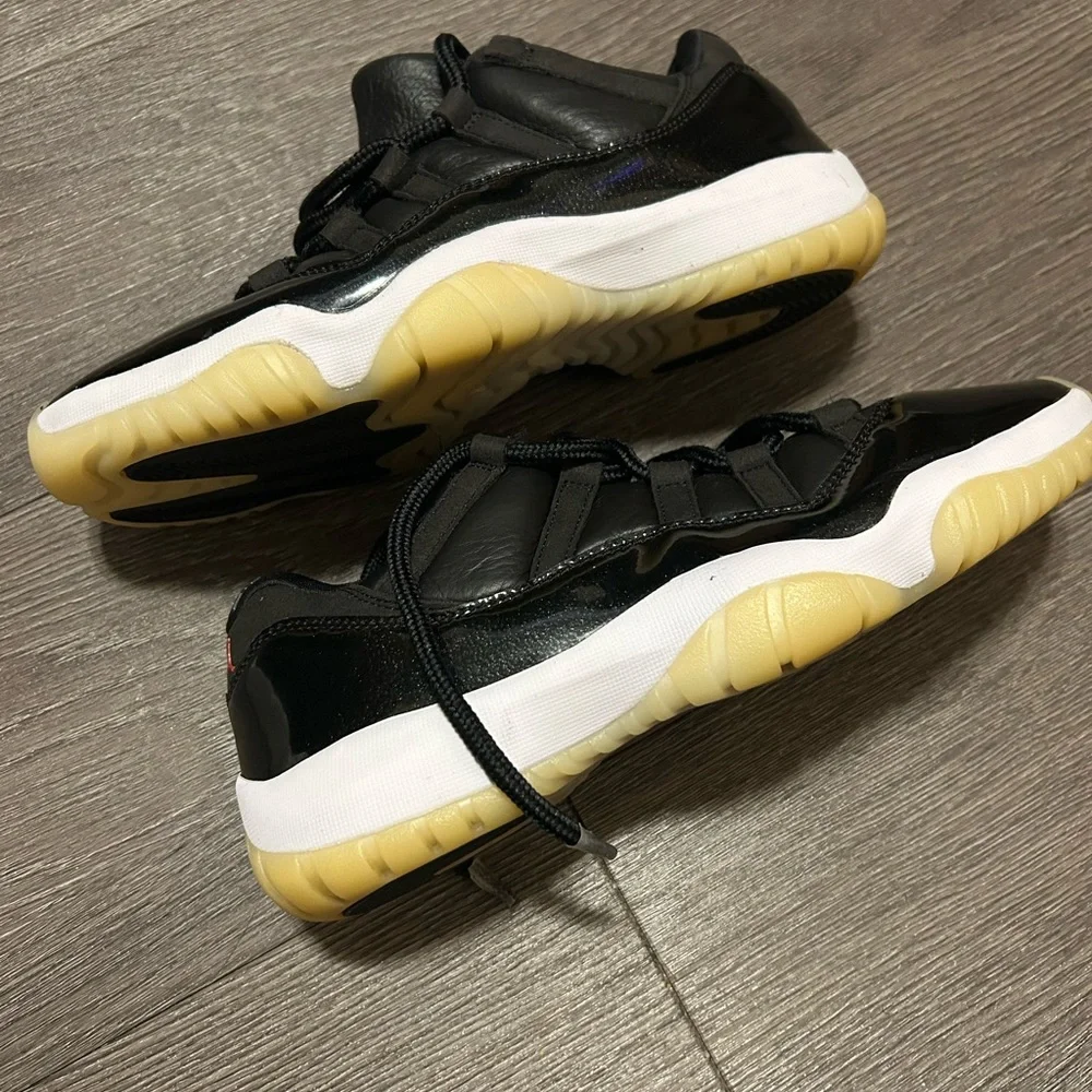 Jordan 11 Retro Low 72-10 (Damaged) - Picture 3 of 5